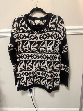 Forever 21 Black and Cream Geometric Crewneck Sweater